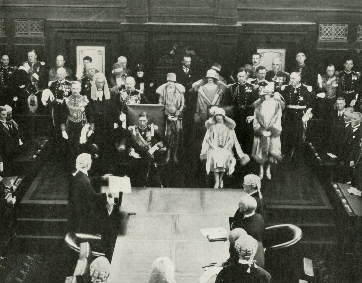कैनबरा, ऑस्ट्रेलिया। 9 मई, 1927, 1937 को पहली बार महामहिम संसद का उद्घाटन करते हुए। द्वारा अज्ञात