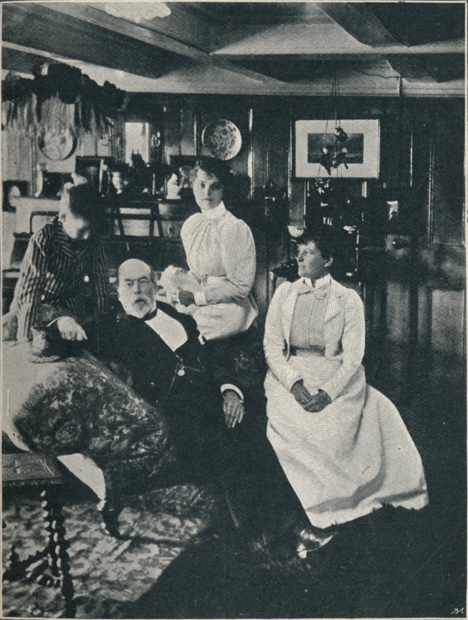 कैप्टन बॉर्चियर, उनकी बेटी और ग्रैंड-डॉटर, c1900, 1910 द्वारा अज्ञात