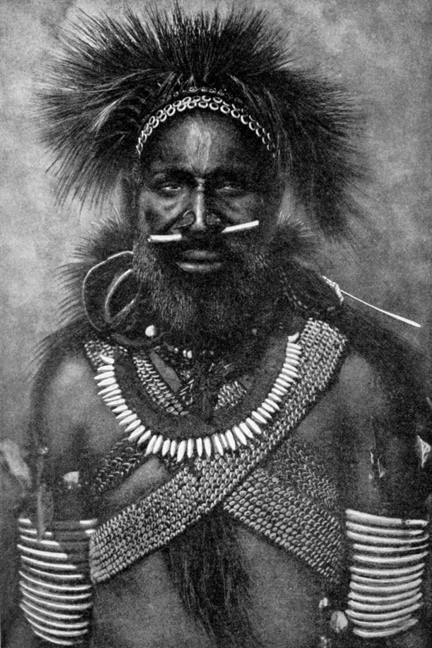 नरभक्षी लड़ने वाले पुरुषों की एक कंपनी के कप्तान, न्यू गिनी, 1922 द्वारा अज्ञात