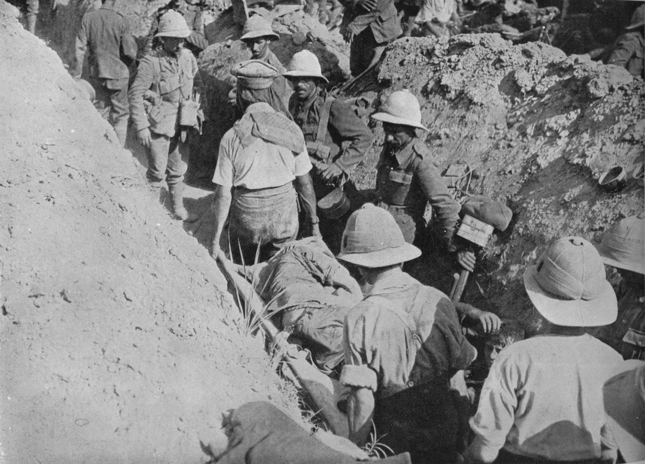 1915 में खाइयों के माध्यम से घायलों को ले जाना द्वारा अज्ञात