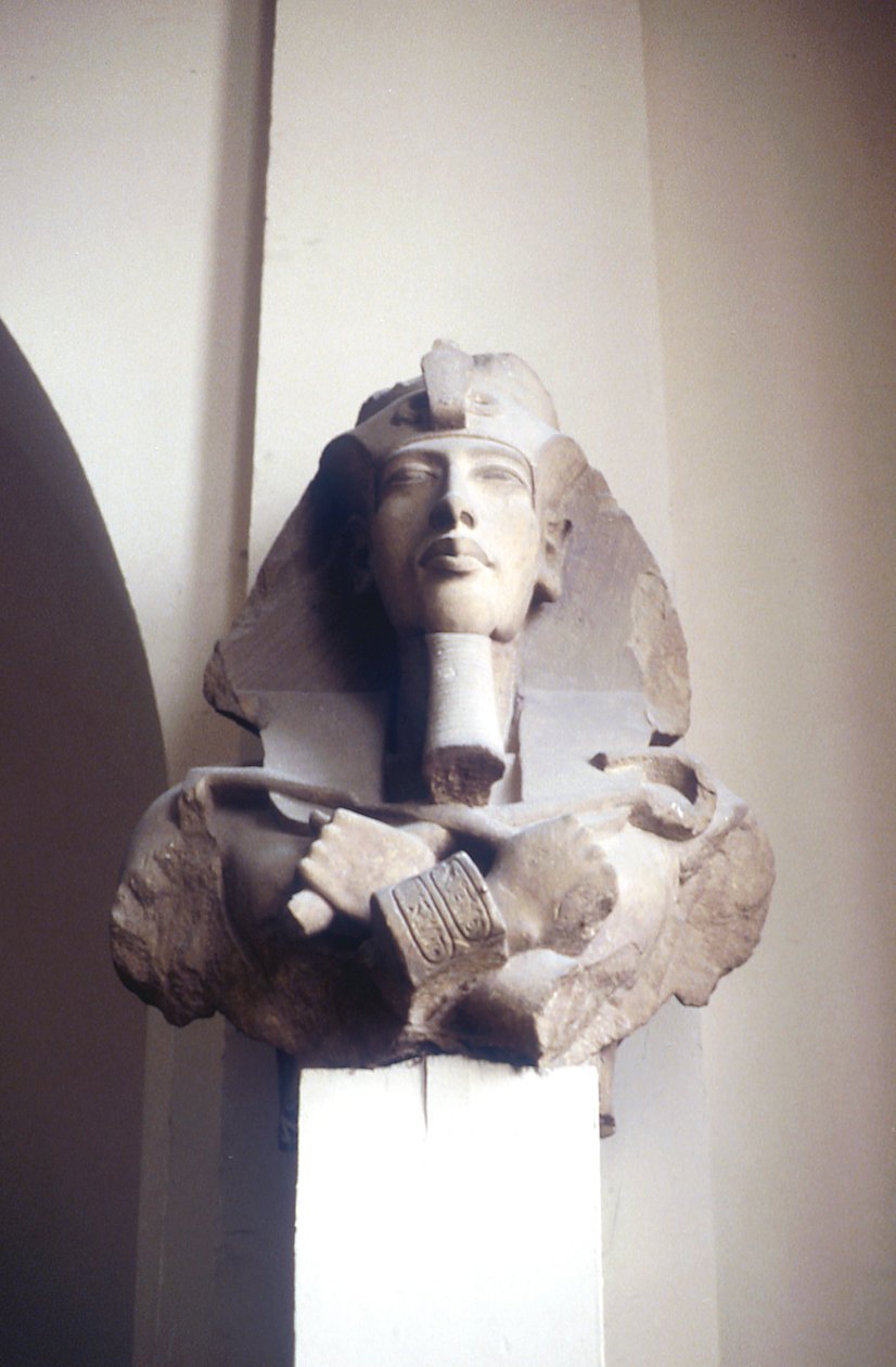 राजा अचेतन, प्राचीन मिस्र, 18 वीं राजवंश, c1353-c1334 ईसा पूर्व के नक्काशीदार सिर द्वारा अज्ञात