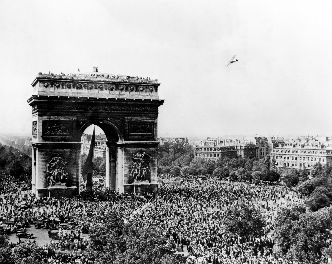 पेरिस की मुक्ति का जश्न, 26 अगस्त 1944 द्वारा अज्ञात