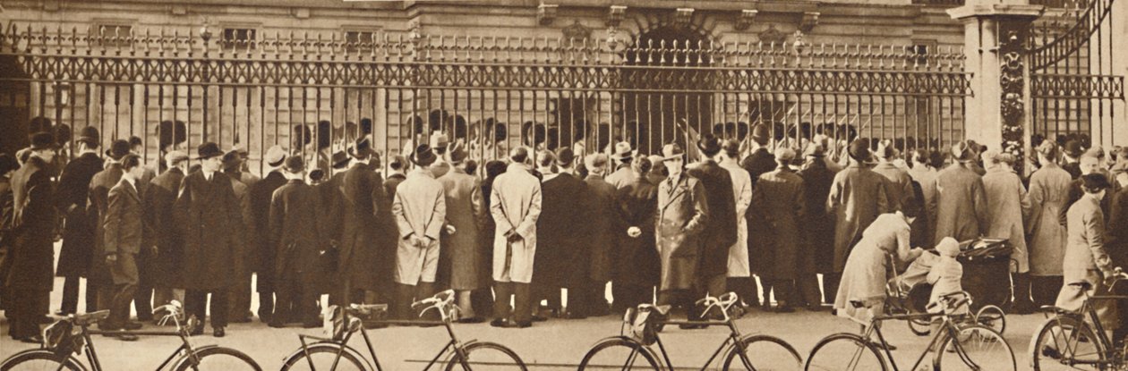 द गार्ड ऑफ चेंजिंग, बकिंघम पैलेस, 4 दिसंबर, 1936 1937 द्वारा अज्ञात