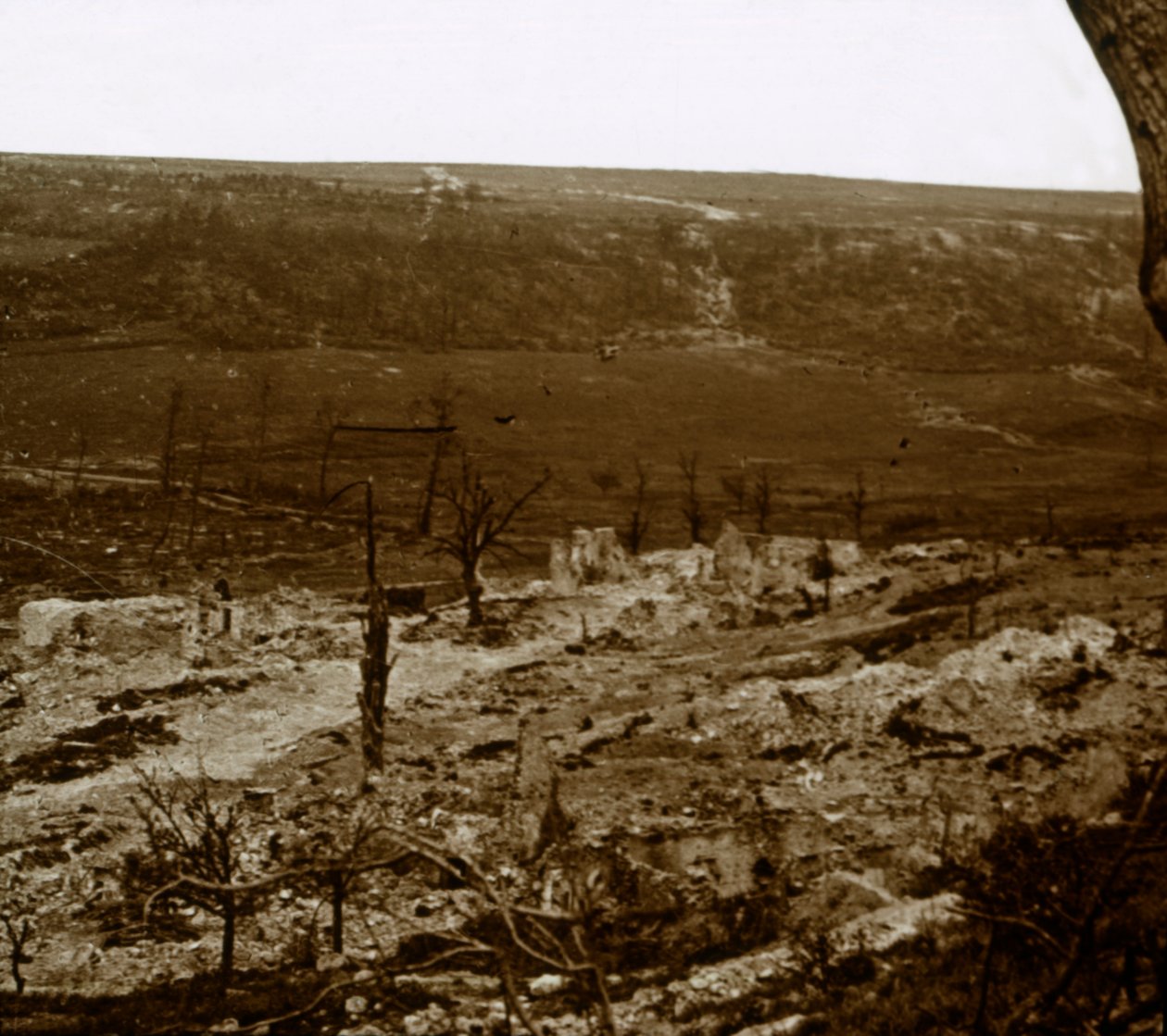 कैमिन डेस डेम्स, उत्तरी फ्रांस, c1914-c1918। द्वारा अज्ञात