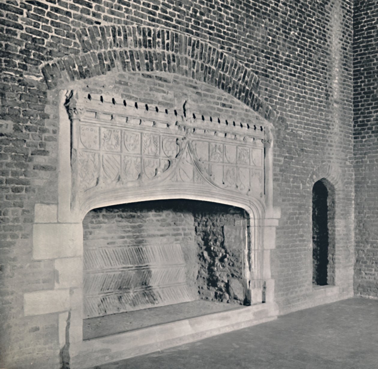 चिमनी-कैसल, टाटशेर कैसल, लिंकनशायर, 1927 में द्वारा अज्ञात