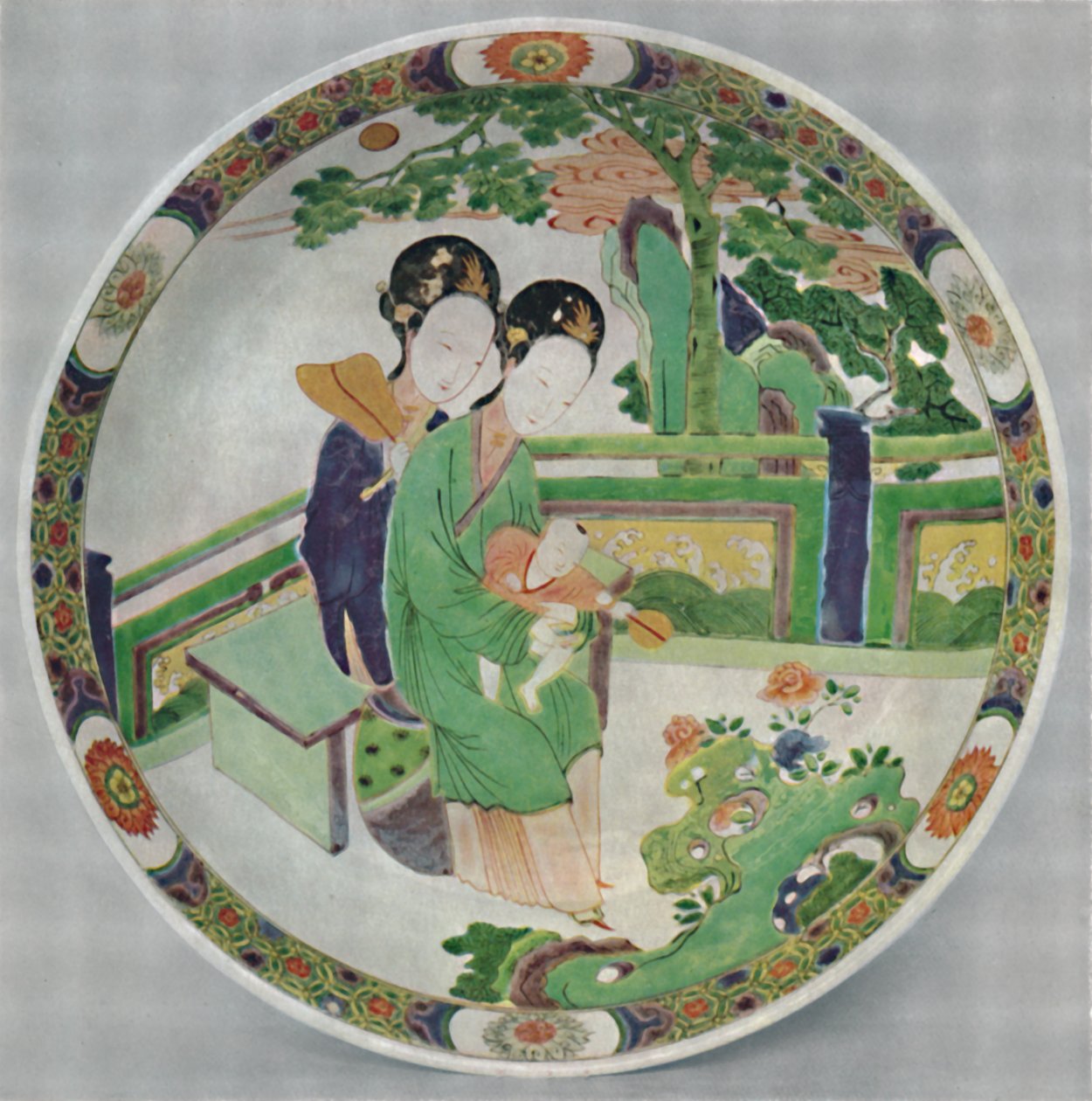 चीनी पोर्सिलेन डिश, फैमिल वर्टे। KAng Hsi की अवधि, 1662-1722, 1928 द्वारा अज्ञात