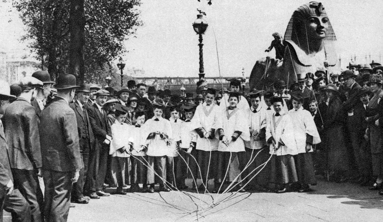 सेंट क्लेमेंट डेंस के चोयबॉइयर्स ने लंबे वैंड, लंदन, 1926-1927 के साथ सीमा-निशान को हराया द्वारा अज्ञात