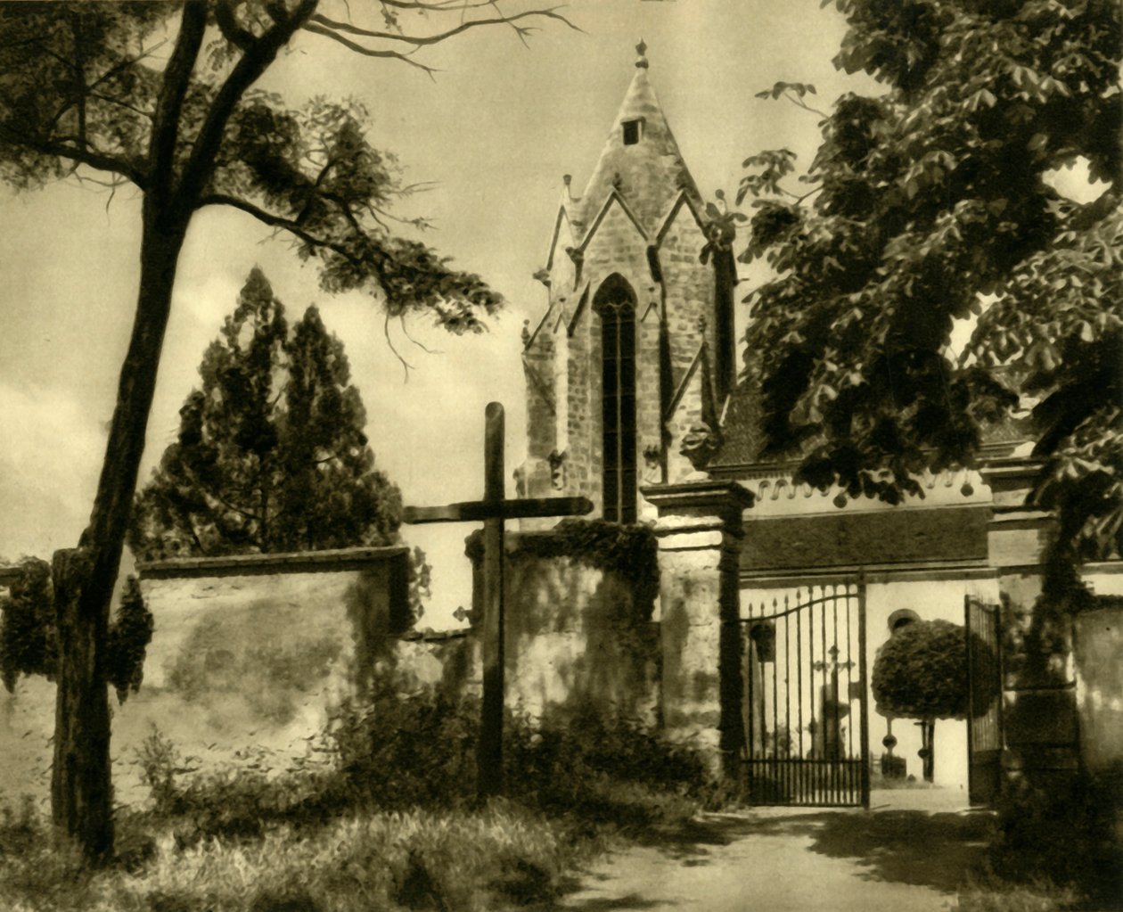 Bad Deutsch-Altenburg में चर्च, लोअर ऑस्ट्रिया, c1935। द्वारा अज्ञात