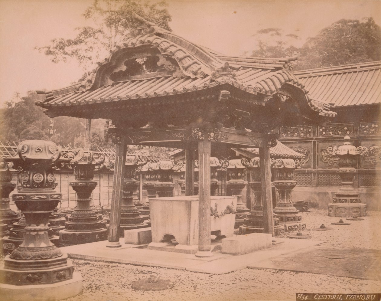 Cistern, Iyenobu, c1890-1900 द्वारा अज्ञात