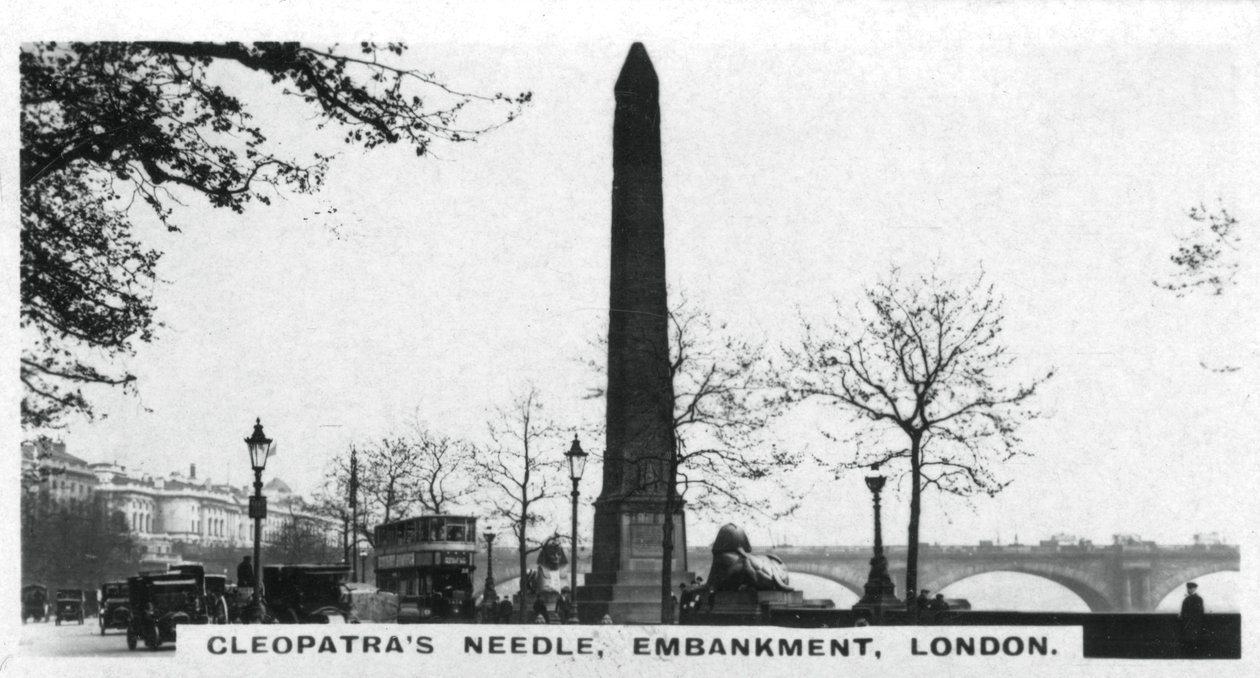 क्लियोपेट्रा सुई, तटबंध, लंदन, c1920s द्वारा अज्ञात