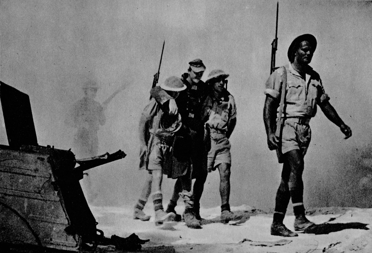 एक महान लड़ाई के बंद हुआ। ऑस्ट्रेलियाई एक घायल कैदी, 1942 1944 में ला रहे हैं द्वारा अज्ञात