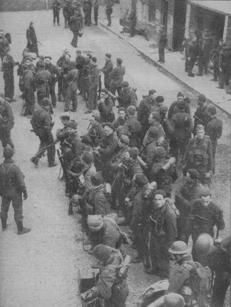 कमांडो रेडर्स जिन्होंने 1942 में बोलोग्ने में चैनल के बचाव में छेद किया था द्वारा अज्ञात