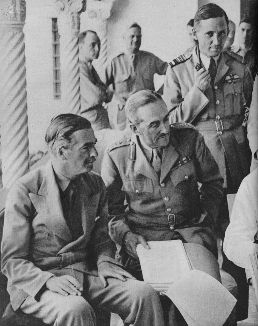अल्जीयर्स में युद्ध की परिषद: श्री चर्चिल अपने कप्तानों के साथ, 1943 द्वारा अज्ञात