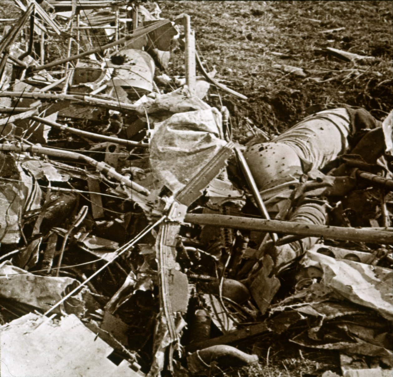 दुर्घटनाग्रस्त विमान, आइसेन, फ्रांस, c1914-c1918 द्वारा अज्ञात