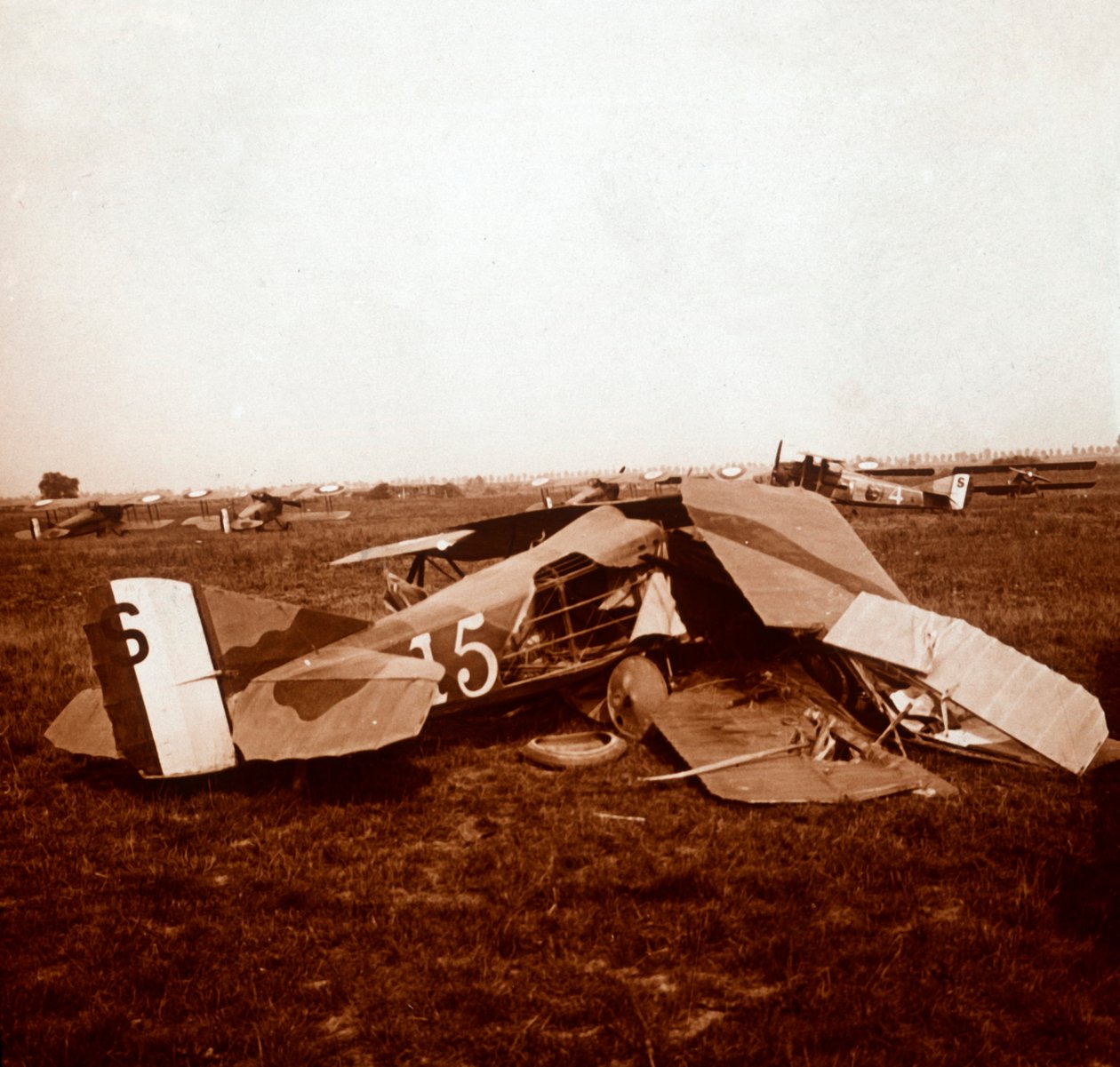 दुर्घटनाग्रस्त विमान, c1914-c1918 द्वारा अज्ञात