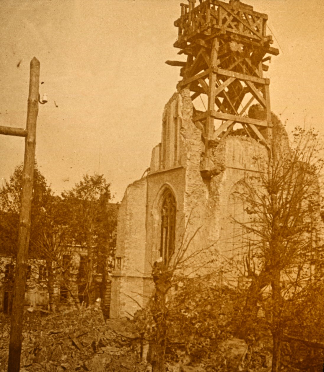 क्षतिग्रस्त चर्च, c1914-c1918 द्वारा अज्ञात