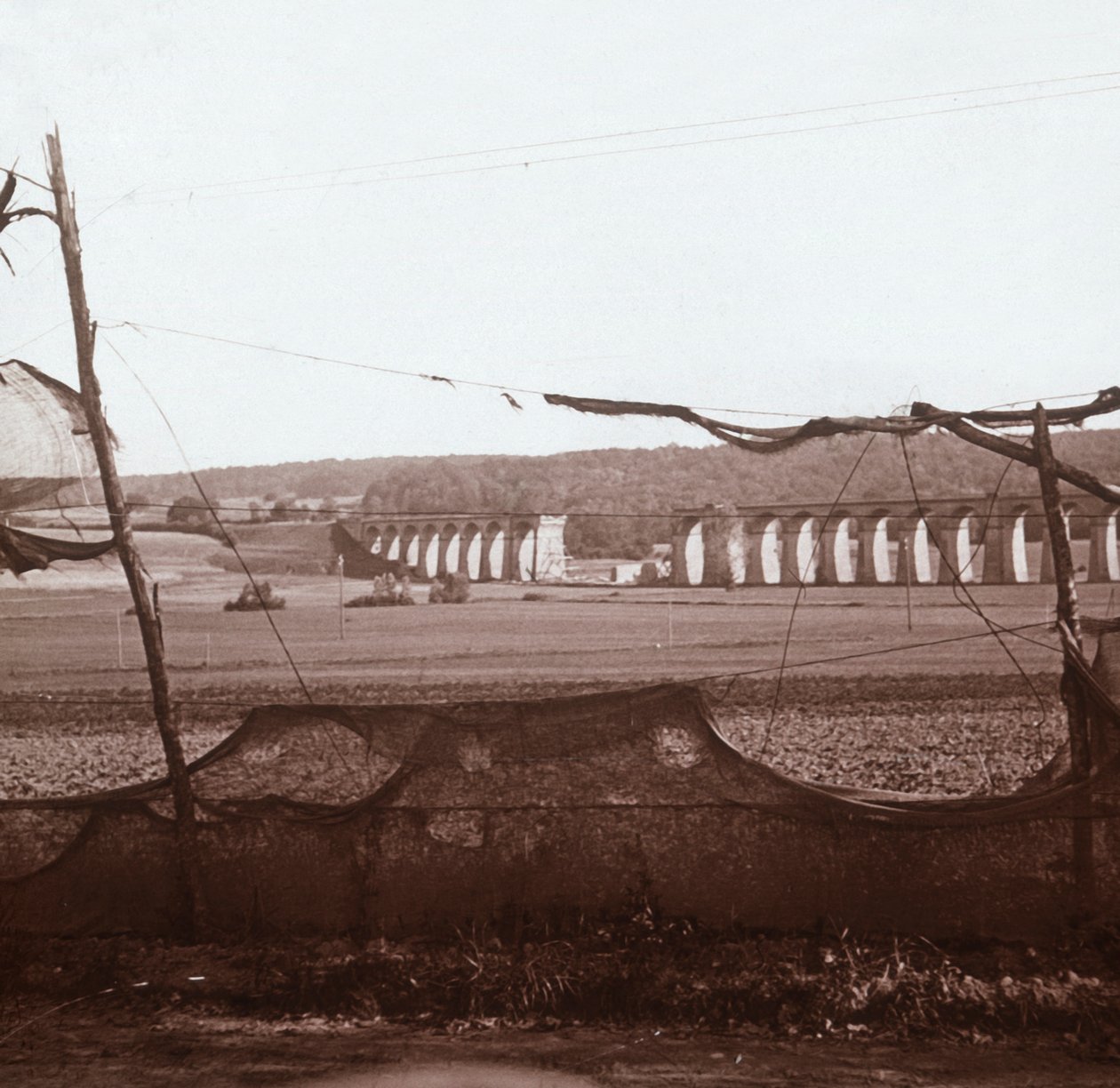 Dannemarie Viaduct, उत्तरी फ्रांस, c1914-c1918 द्वारा अज्ञात