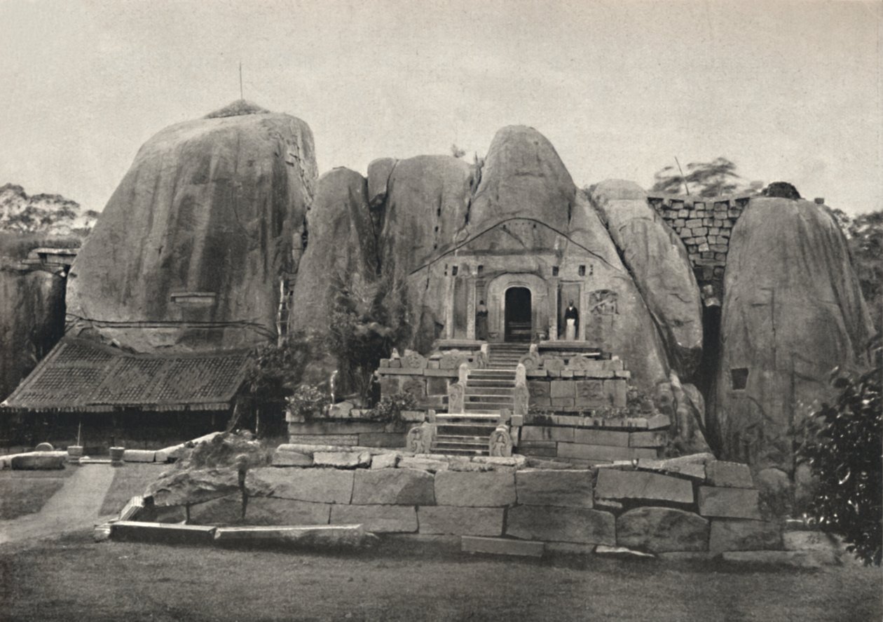 द इस्सुरमुनिआ - फेल्से - विहार का निर्माण तीसरी शताब्दी ईसा पूर्व 1926 में राजा देवनमपिया तिस्सा द्वारा किया गया था। द्वारा अज्ञात