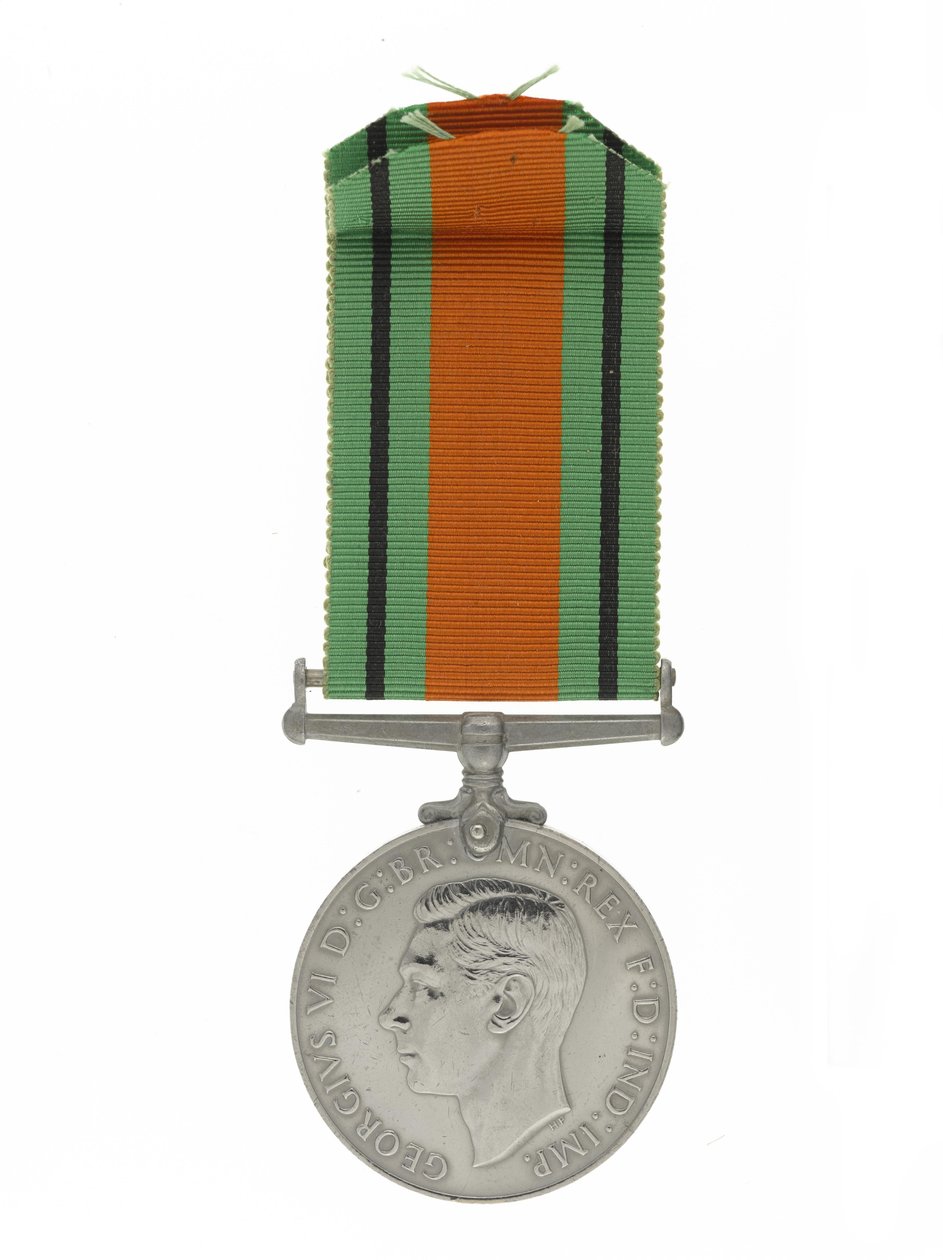 रक्षा पदक 1939-45 (निकल और रेशम) द्वारा अज्ञात