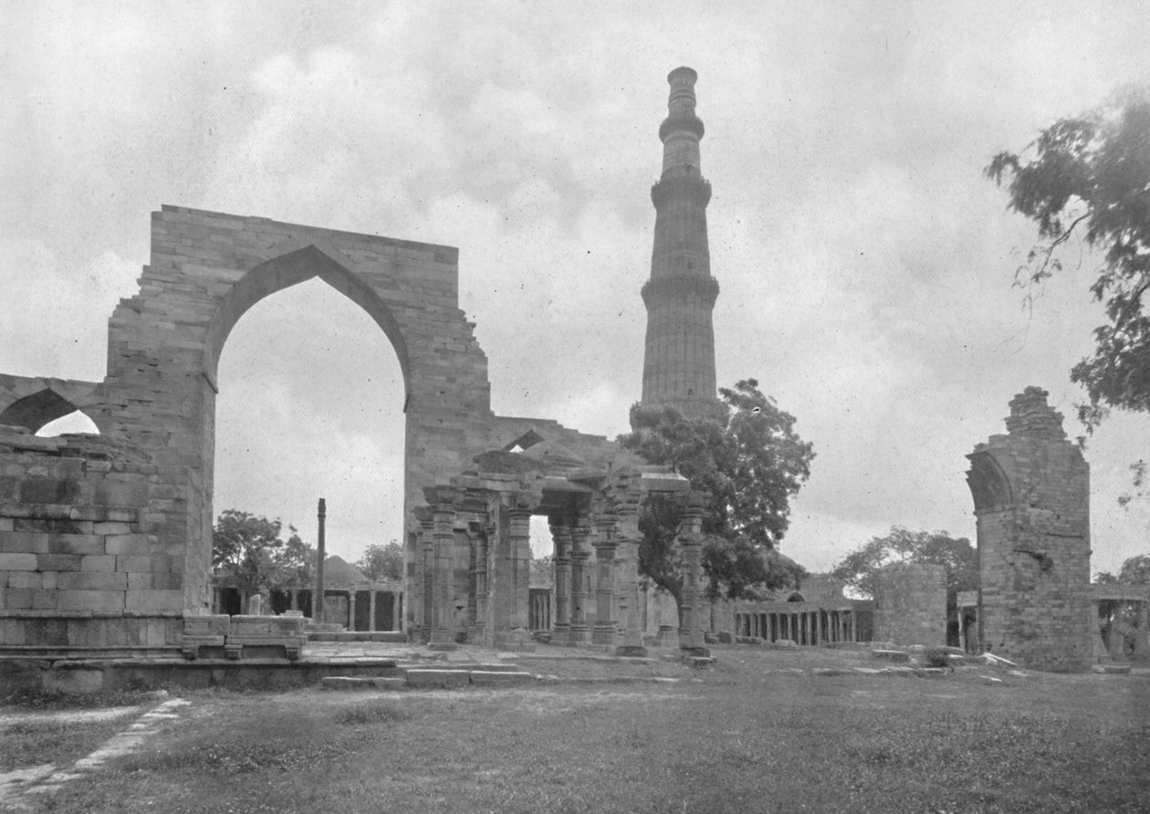 दिल्ली। - कुतुब मस्जिद और खंडहर का सामान्य दृश्य - c1910। द्वारा अज्ञात