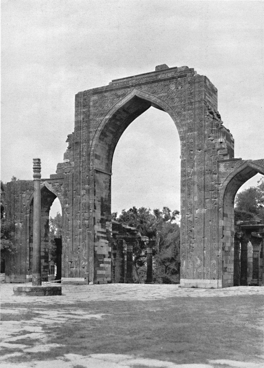 दिल्ली। कुतुब मस्जिद का गेट, c1910। द्वारा अज्ञात