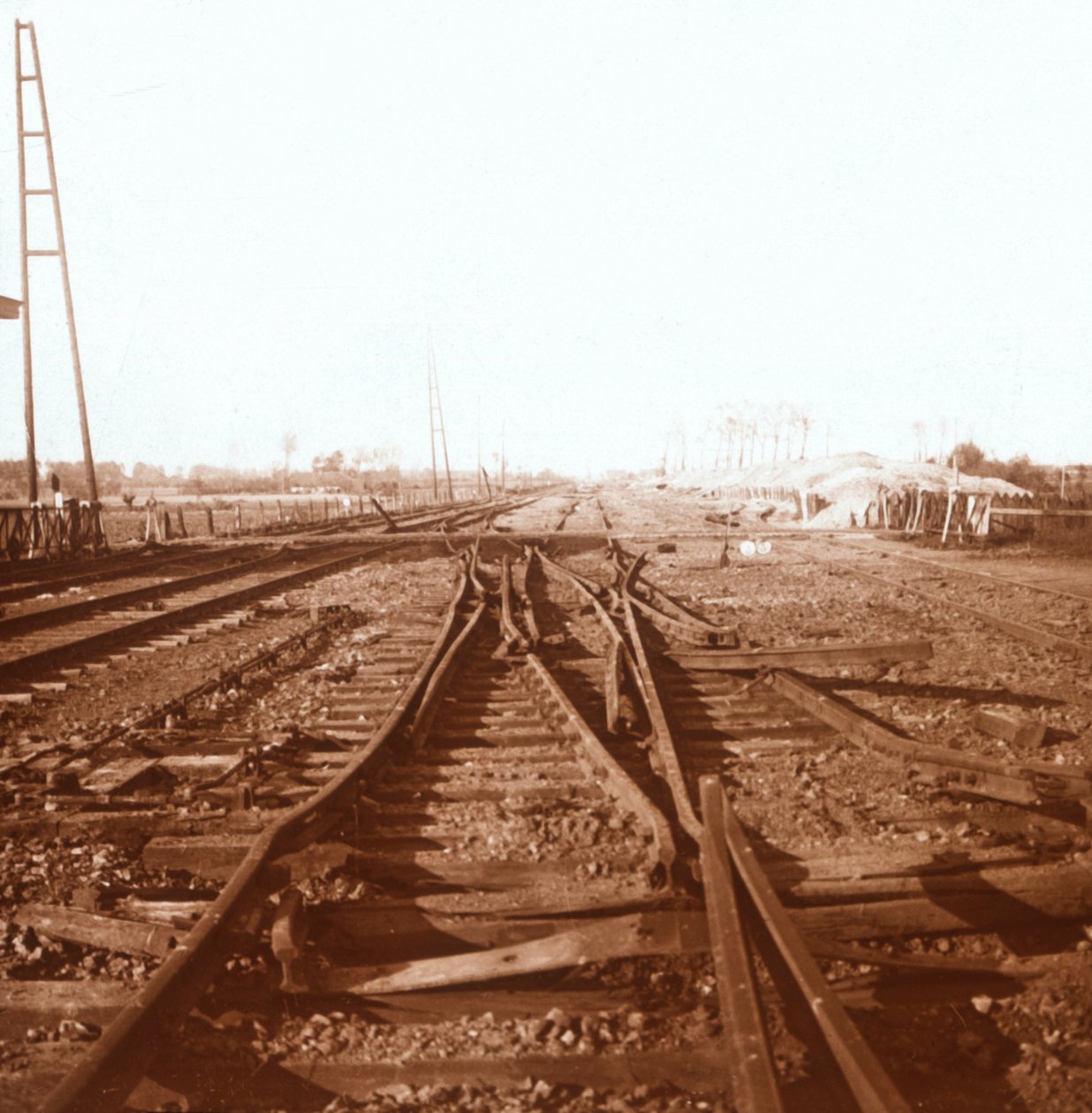 रेल पटरियों को नष्ट कर दिया, Roeselare, Flanders, बेल्जियम, c1914-c1918 द्वारा अज्ञात