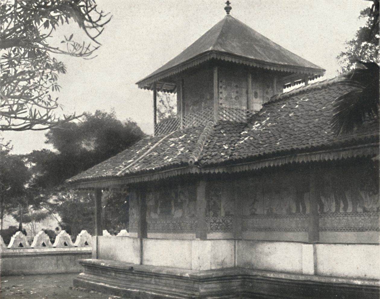 देवल s। कैंडी में 1926 में पवित्र दांत के दगोबा में प्लेट 58 द्वारा अज्ञात