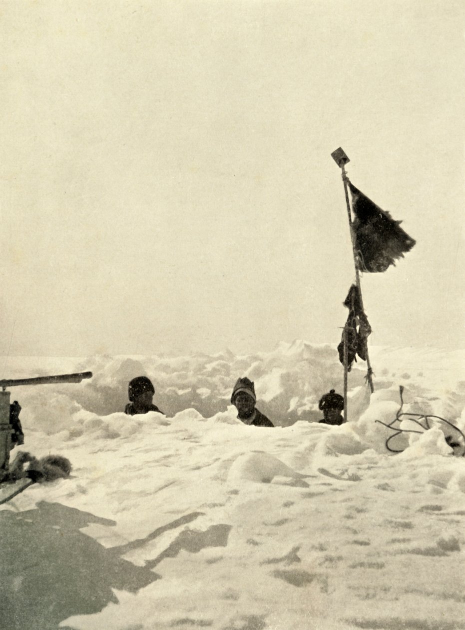 एक डिपो को कवर करने वाली बर्फ की गहराई का पता लगाने के लिए खुदाई, c1908, 1909। द्वारा अज्ञात
