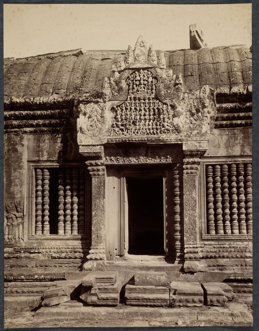 डोरवे इनर एनक्लोजर, अंगकोर वाट, कंबोडिया, सी। 1880। द्वारा अज्ञात