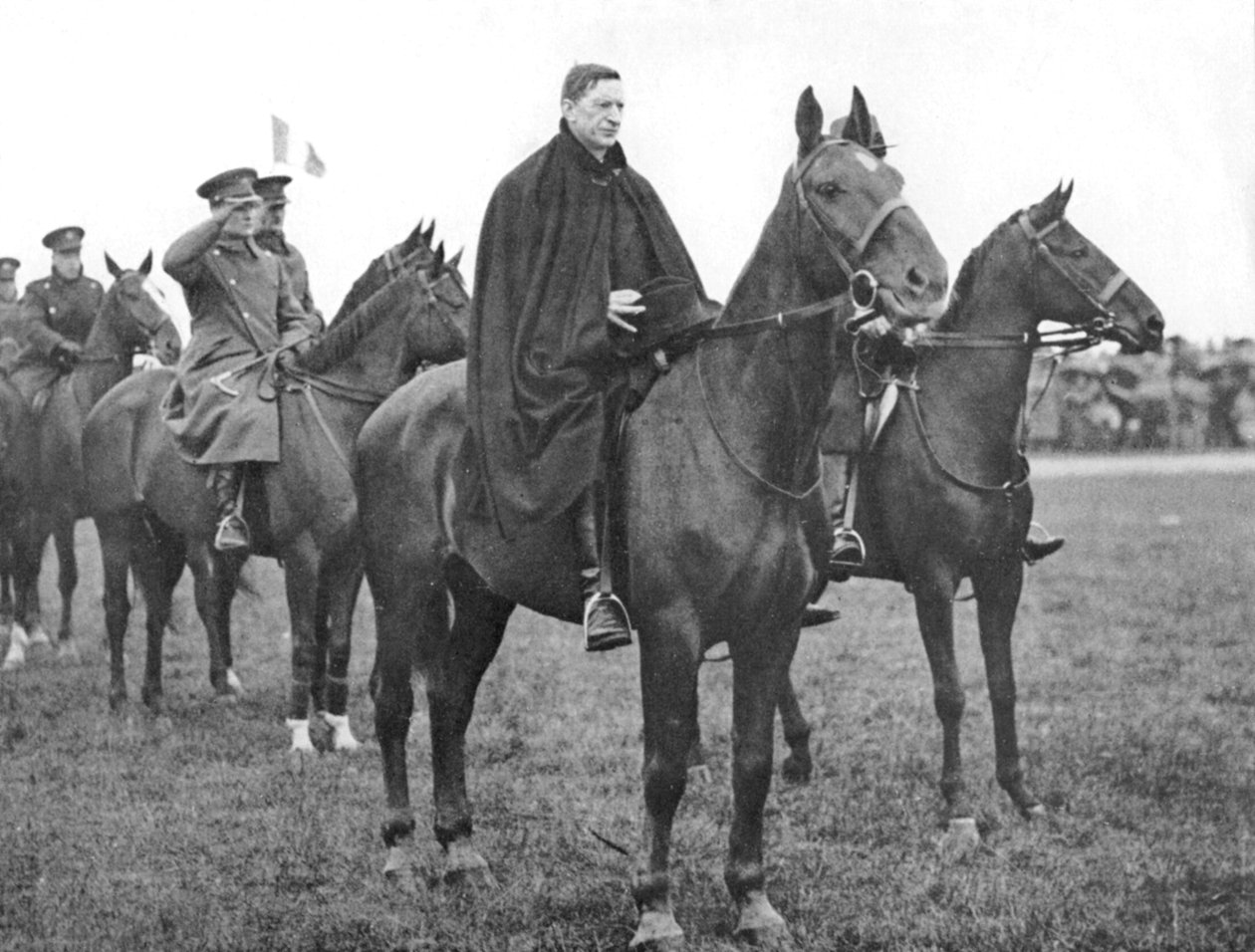 आयरिश फ्री स्टेट, डबलिन, c1934-1935 के सैनिकों के मार्च-पास्ट में Eamon De Valera द्वारा अज्ञात