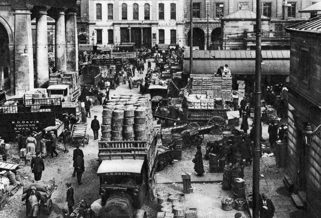 लंदन के कोवेंट गार्डन में सुबह, 1926-1927 द्वारा अज्ञात