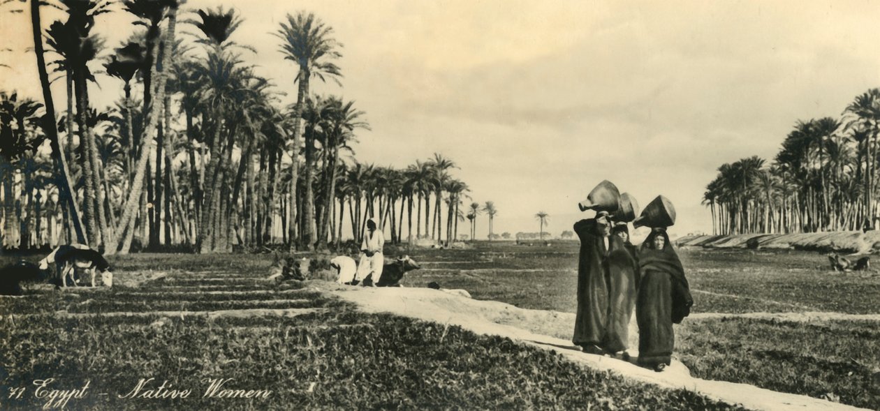 मिस्र - मूल निवासी महिला, c1918-c1939। द्वारा अज्ञात