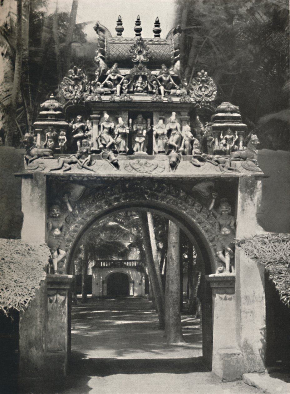 एक हिंदू मंदिर, सीलोन में प्रवेश, 1926 द्वारा अज्ञात