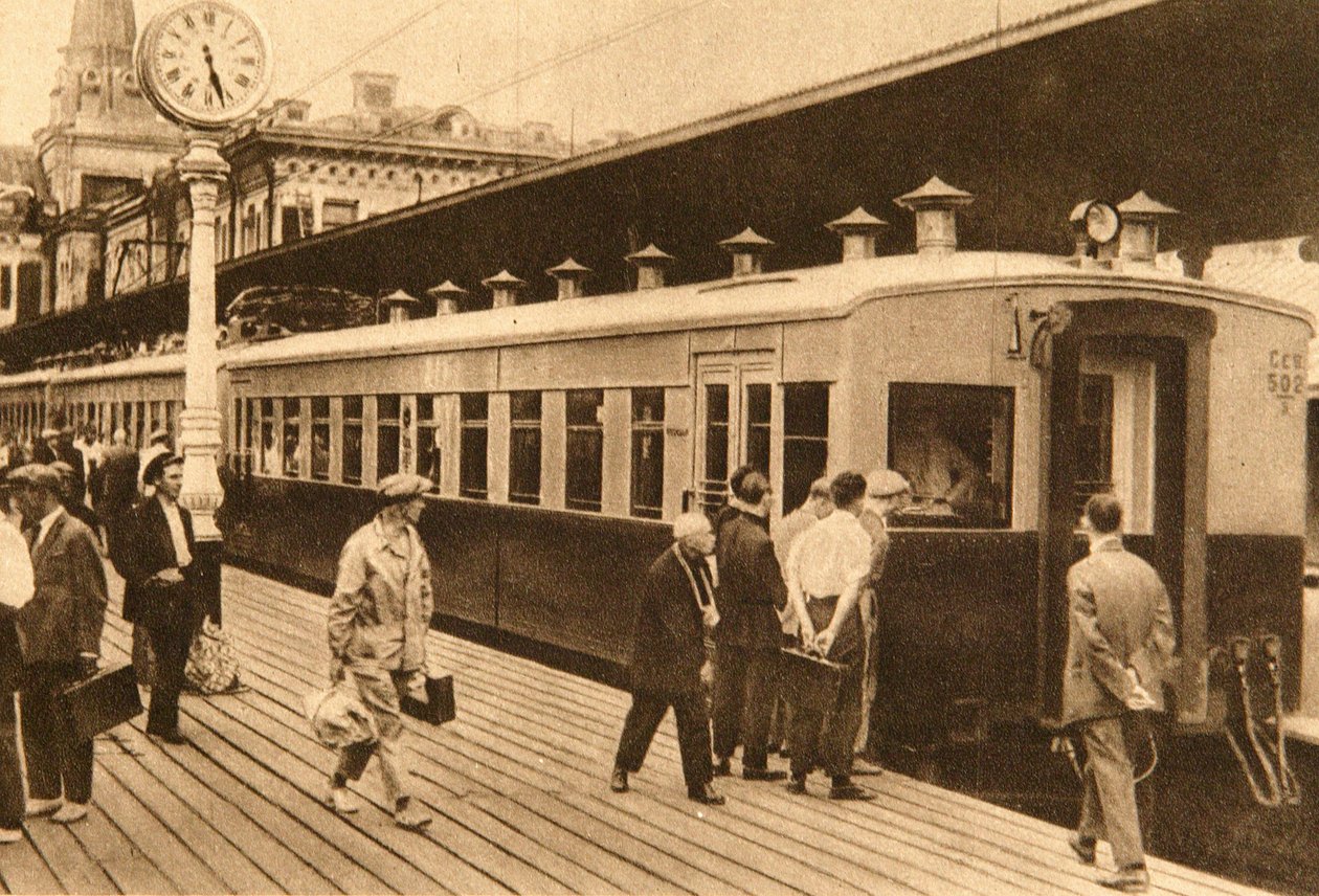 इलेक्ट्रिक मल्टीपल यूनिट ट्रेन, मॉस्को, यूएसएसआर, 1920 के दशक द्वारा अज्ञात