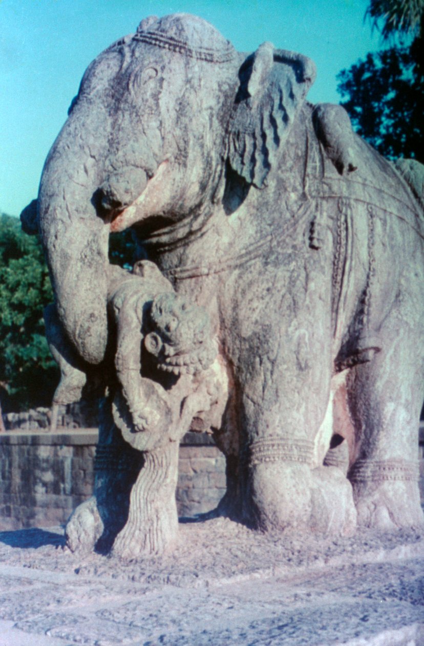 हाथी की मूर्ति, खजुराहो, भारत। c950-1050। 20 वीं सदी द्वारा अज्ञात