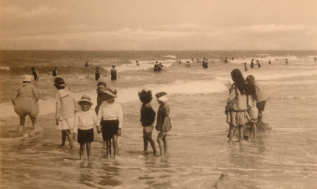 Enfants औ बैन, चिल्ड्रन बाथिंग, c1900। द्वारा अज्ञात