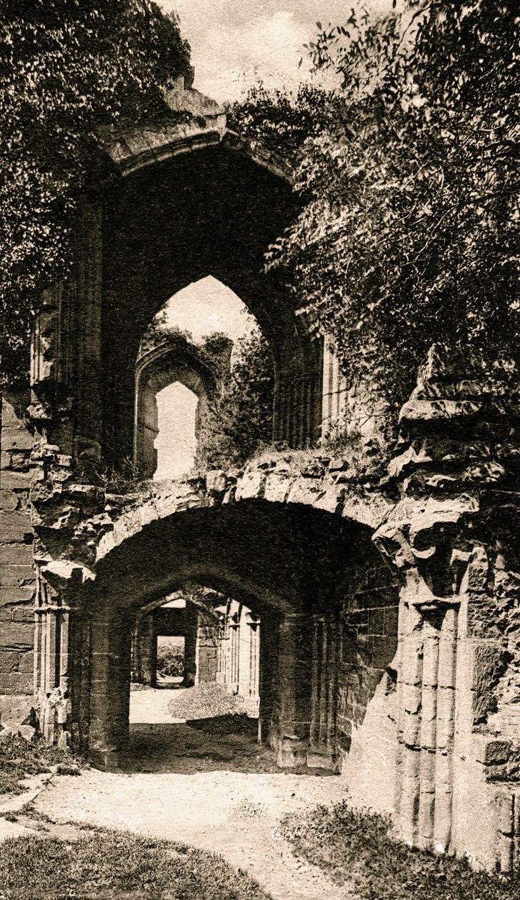 20 वीं शताब्दी की शुरुआत में बैंक्वेट हॉल, केनिलवर्थ कैसल, वार्विकशायर में प्रवेश द्वारा अज्ञात