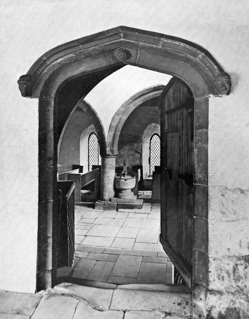 चैपल, हेडन हॉल, डर्बीशायर, 1924-1926 में प्रवेश द्वारा अज्ञात