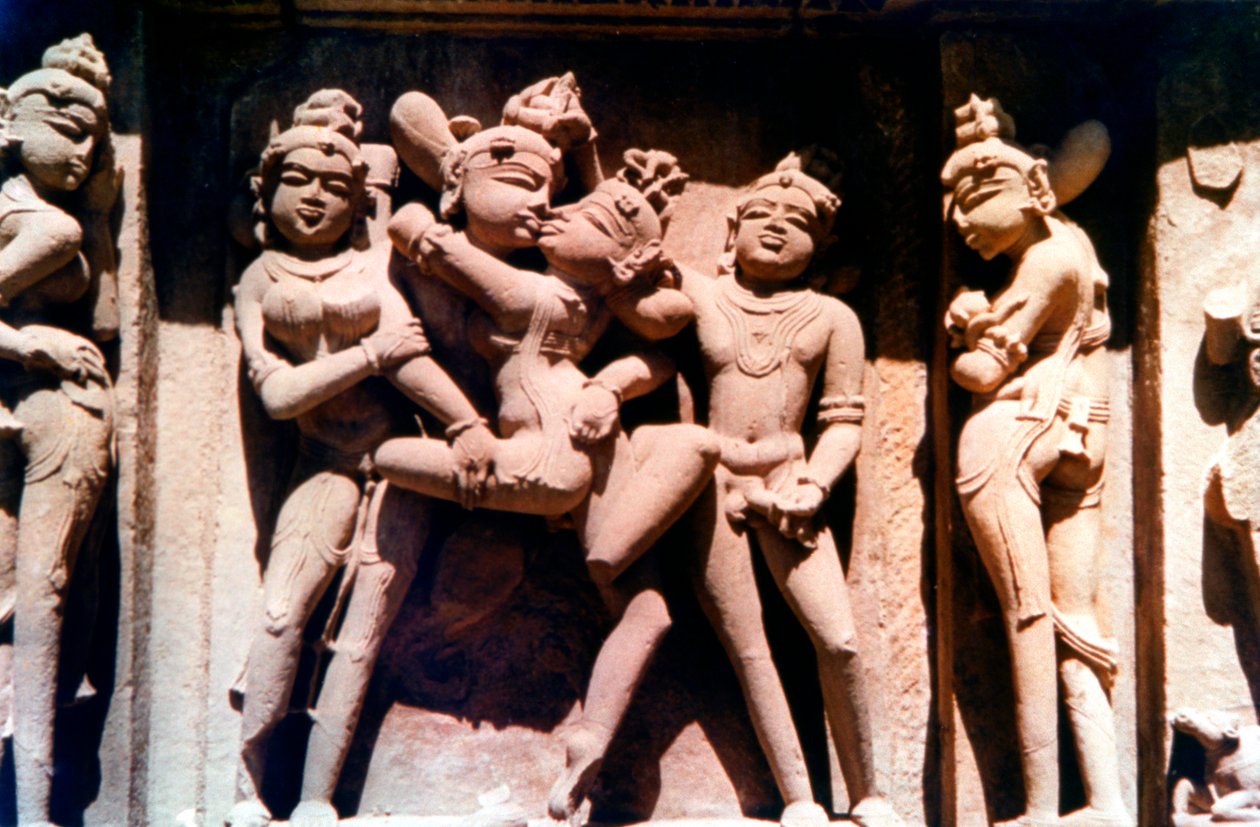 कामुक मूर्तिकला, हिंदू मंदिर, खजुराहो, भारत, 950 - 1050 द्वारा अज्ञात