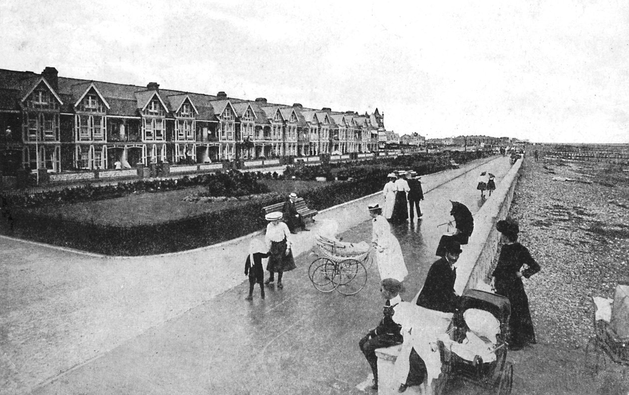 न्यू परेड, ईस्ट वर्थिंग, वेस्ट ससेक्स, c1900s-c1920s पर चलने वाले परिवार द्वारा अज्ञात