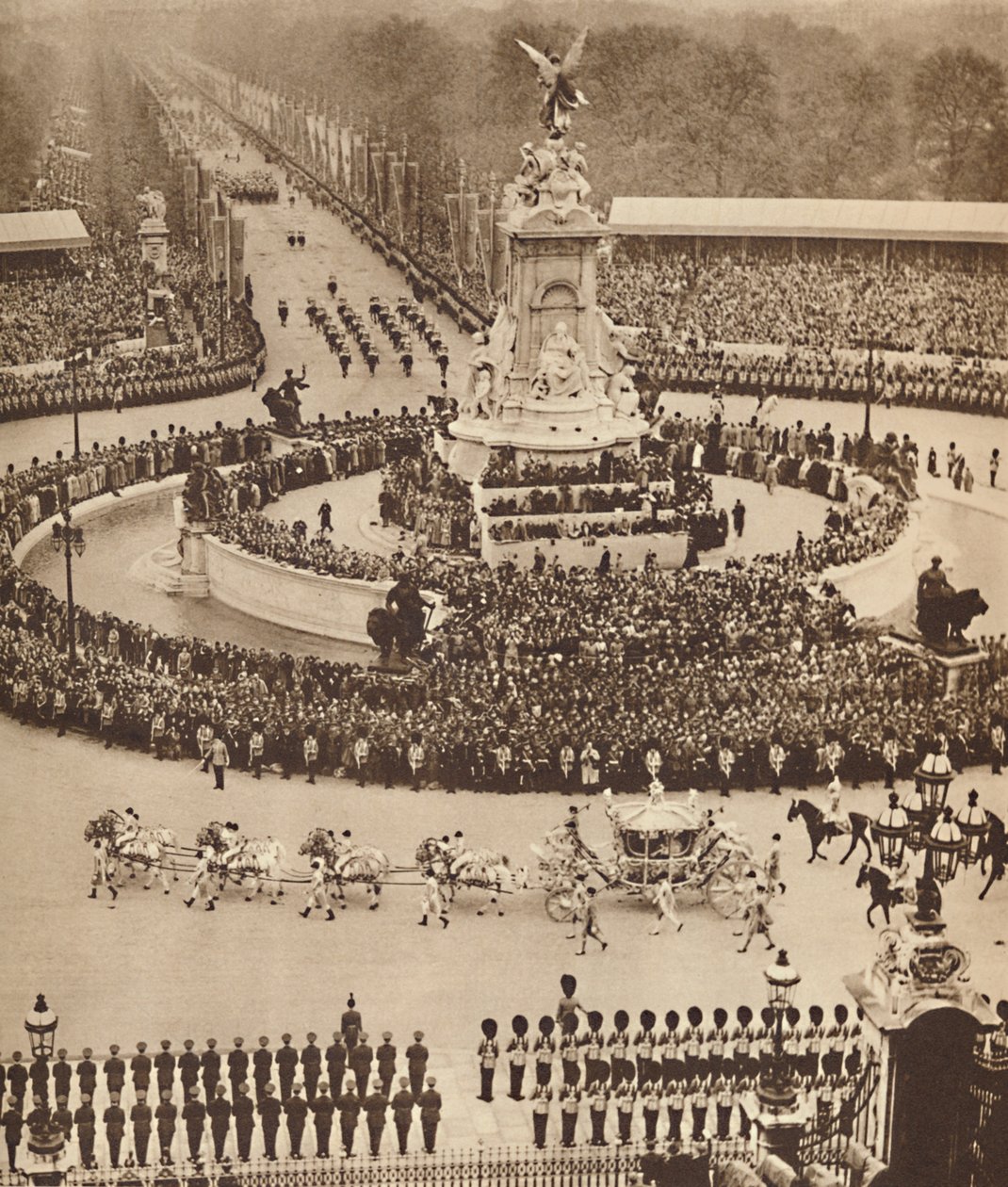 ट्रम्पेट्स, रोल ऑफ ड्रम की धूमधाम, 12 मई 1937 द्वारा अज्ञात