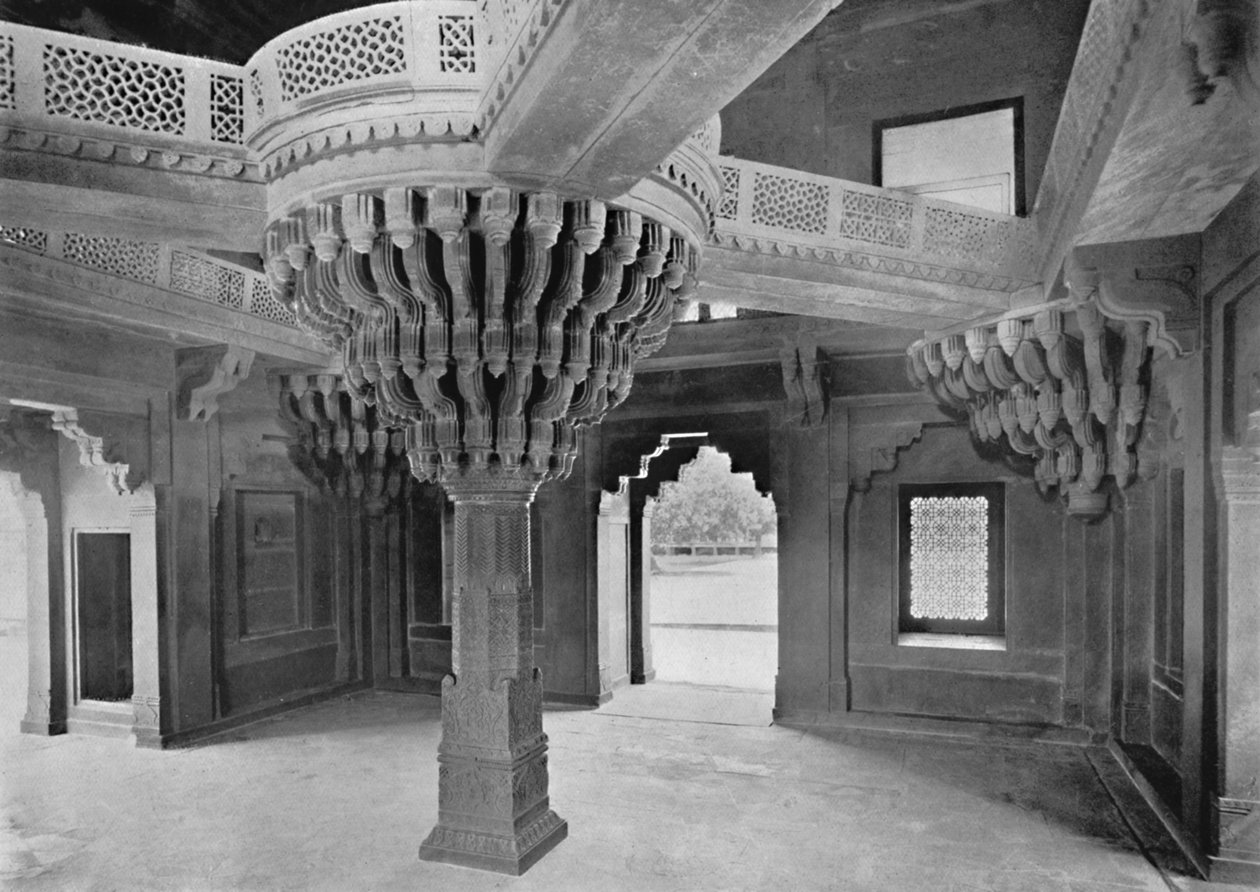 फतेहपुर सीकरी। दीवान-ए-ख़ास में स्तंभ, c1910। द्वारा अज्ञात