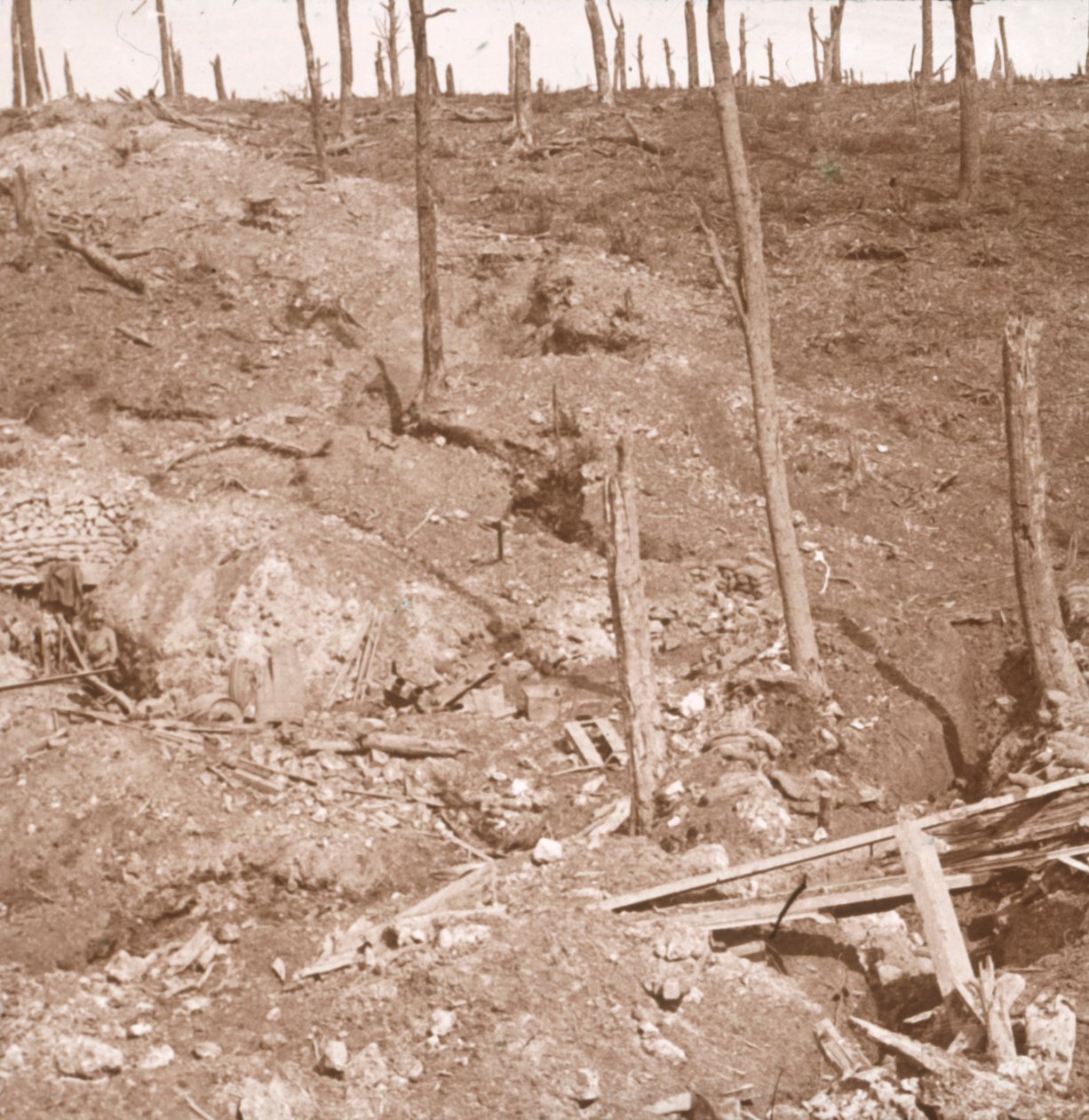 फर्स्ट-एड पोस्ट, वर्दुन, उत्तरी फ्रांस, c1914-c1918 द्वारा अज्ञात