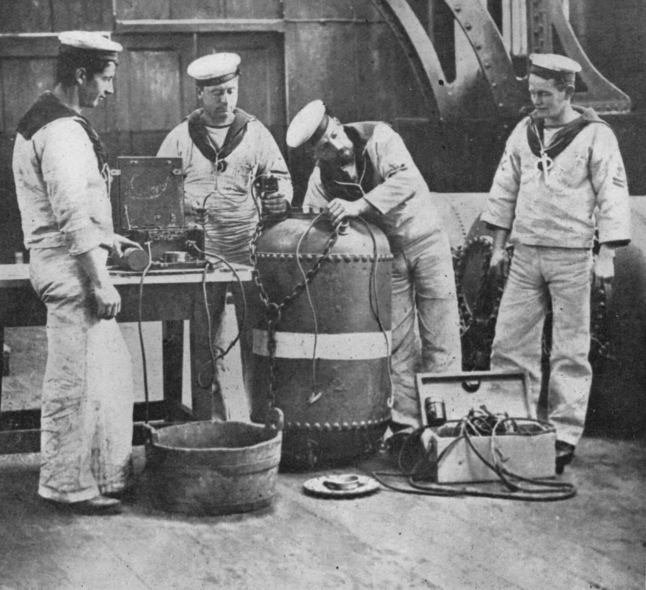 इलेक्ट्रिक संपर्क खदान, 1914 को छोड़ना द्वारा अज्ञात