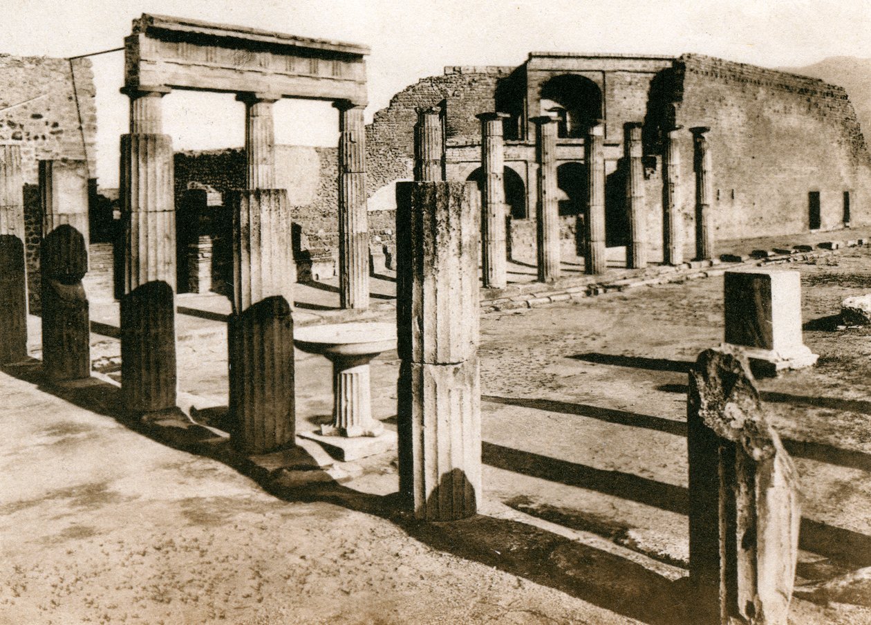 त्रिकोणीय छेद, पोम्पेई, इटली, c1900s द्वारा अज्ञात