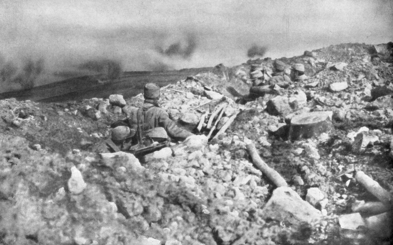2 अगस्त 1915 को फ्रांस के वर्दुन के पास एपरगेस रिज पर फ्रांसीसी तोपखाने का हमला द्वारा अज्ञात