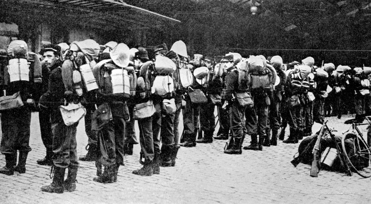 एक रेलवे स्टेशन पर फ्रांसीसी सैनिक, प्रथम विश्व युद्ध, 1914 द्वारा अज्ञात