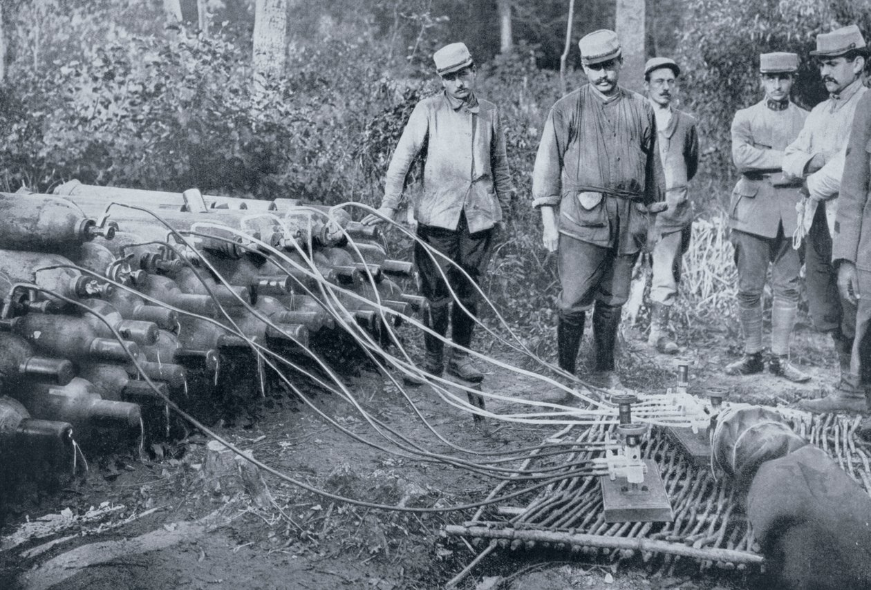 गैस सिलेंडर के साथ फ्रांसीसी सैनिक, प्रथम विश्व युद्ध, 1915 द्वारा अज्ञात