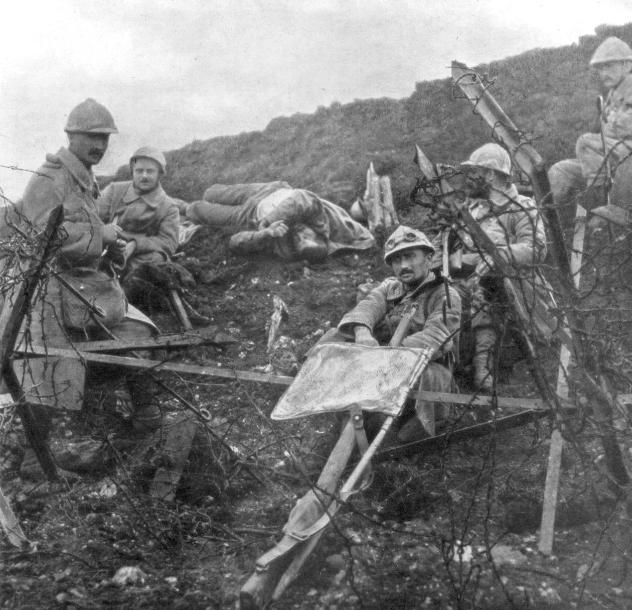 28 अक्टूबर 1915 को फ्रांस के सोचेज़, पास-डी-कैलाइस, पर कब्जा करने के बाद फ्रांसीसी सैनिक द्वारा अज्ञात