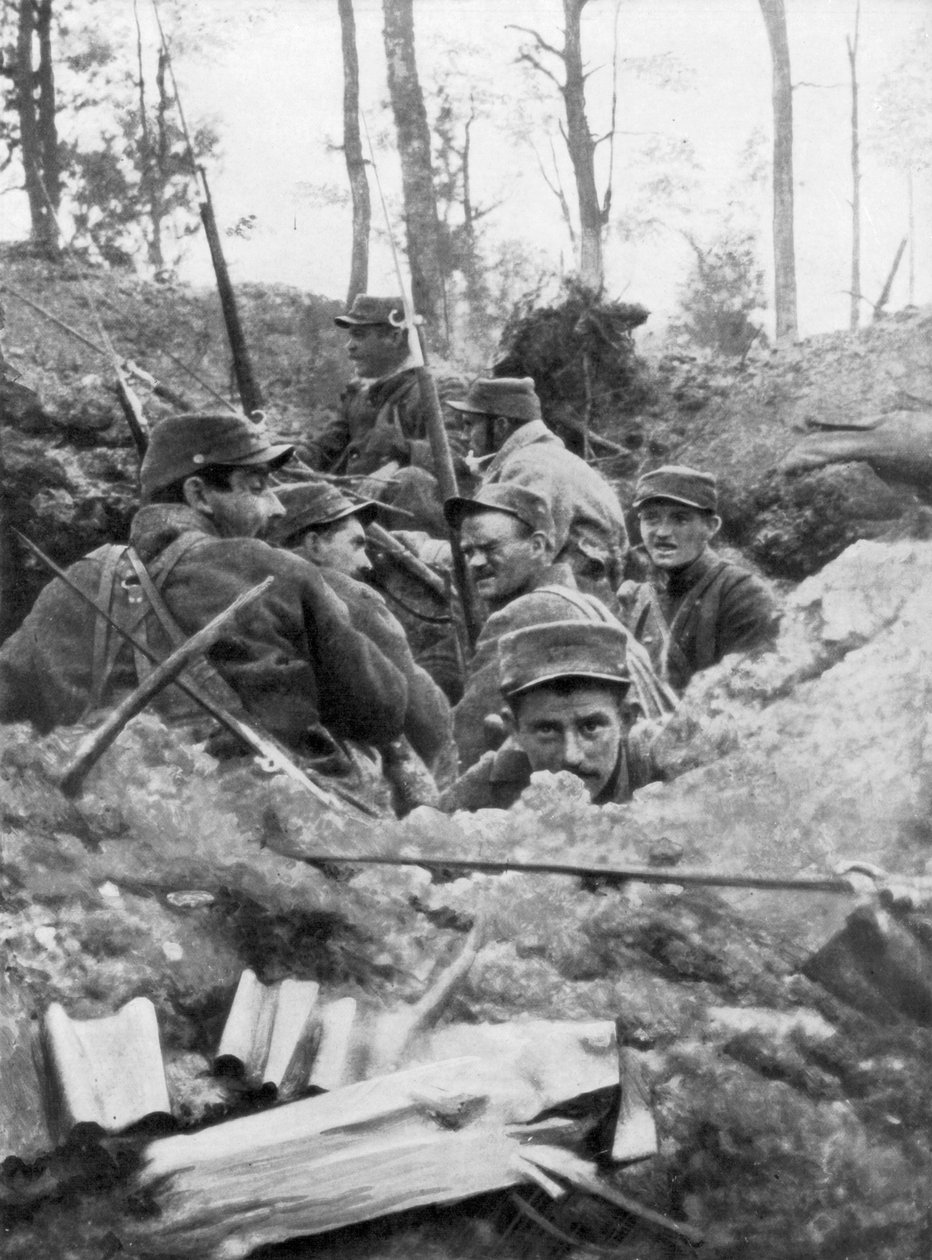 जुलाई 1915, फ्रांस के कैलोन की खाई प्रणाली में फ्रांसीसी सैनिक द्वारा अज्ञात